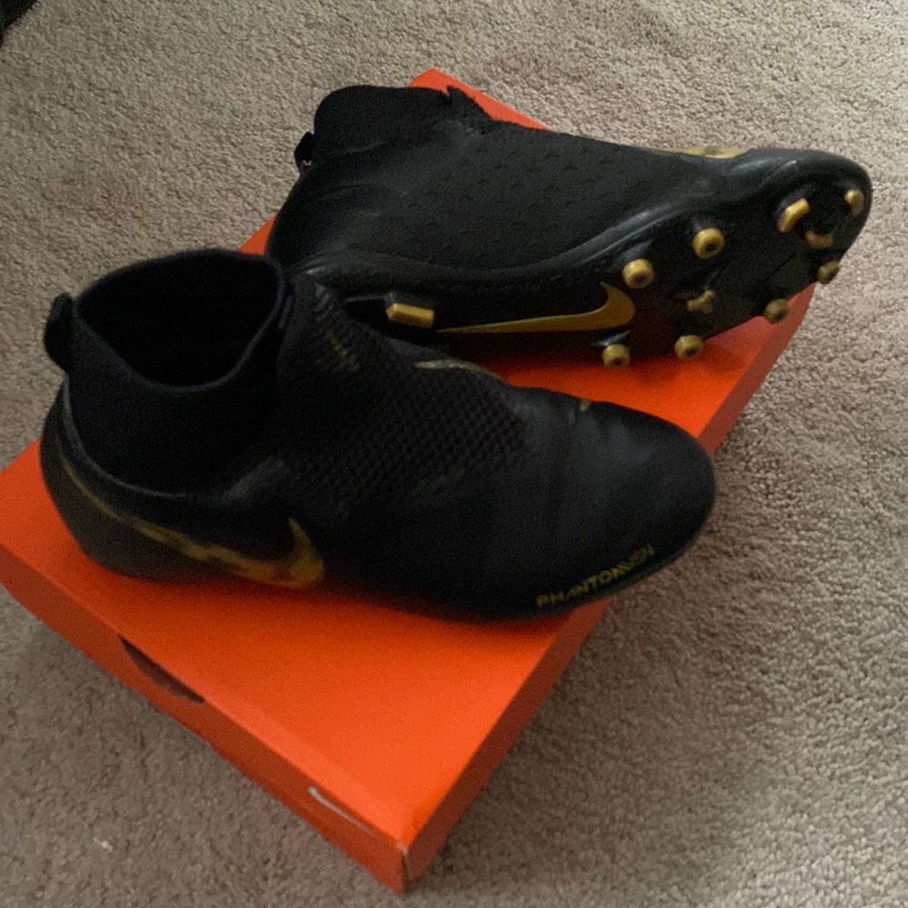 Nike Jr Phantom youth soccer cleats size 4Y
